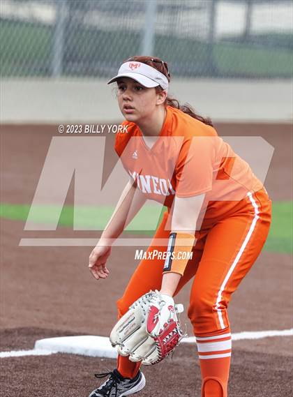 Thumbnail 2 in Mineola vs Van photogallery.