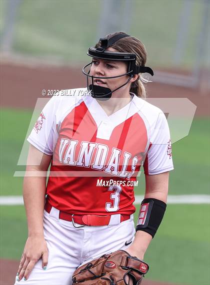 Thumbnail 3 in Mineola vs Van photogallery.