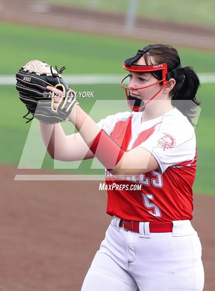 Thumbnail 3 in Mineola vs Van photogallery.