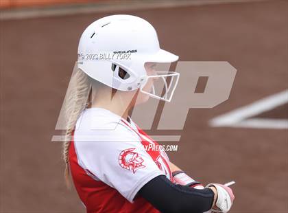 Thumbnail 1 in Mineola vs Van photogallery.