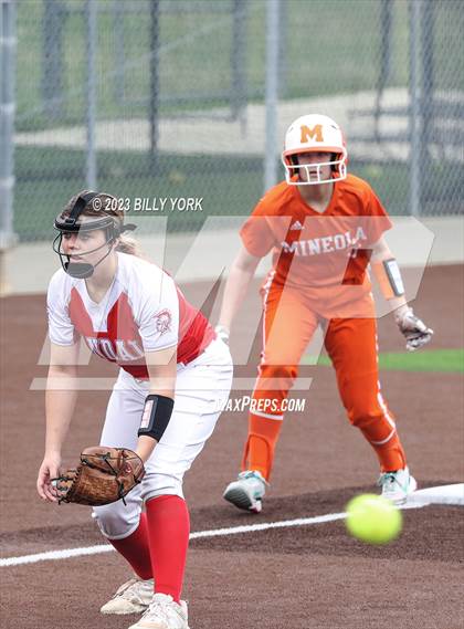 Thumbnail 3 in Mineola vs Van photogallery.
