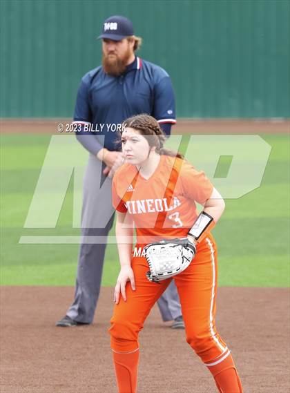 Thumbnail 2 in Mineola vs Van photogallery.