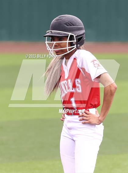 Thumbnail 2 in Mineola vs Van photogallery.