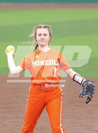 Thumbnail 3 in Mineola vs Van photogallery.