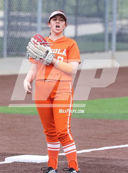 Thumbnail 2 in Mineola vs Van photogallery.