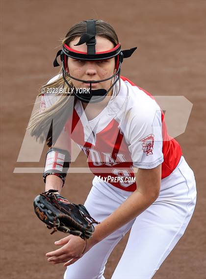 Thumbnail 1 in Mineola vs Van photogallery.