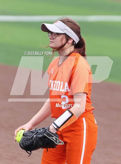 Thumbnail 1 in Mineola vs Van photogallery.