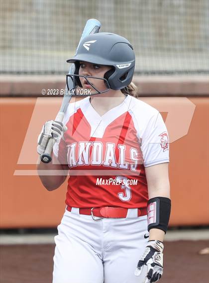 Thumbnail 1 in Mineola vs Van photogallery.