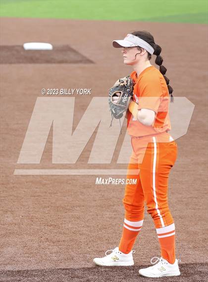 Thumbnail 2 in Mineola vs Van photogallery.