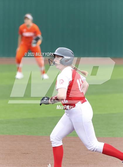 Thumbnail 2 in Mineola vs Van photogallery.