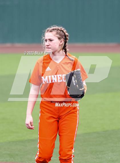 Thumbnail 3 in Mineola vs Van photogallery.