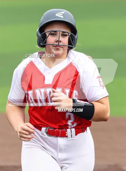 Thumbnail 3 in Mineola vs Van photogallery.
