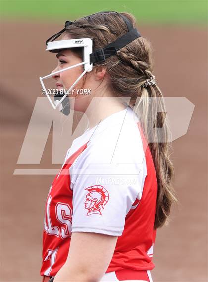 Thumbnail 3 in Mineola vs Van photogallery.