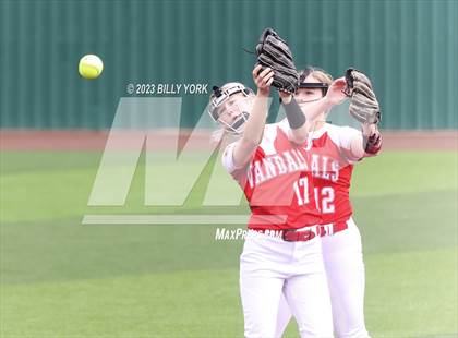 Thumbnail 2 in Mineola vs Van photogallery.
