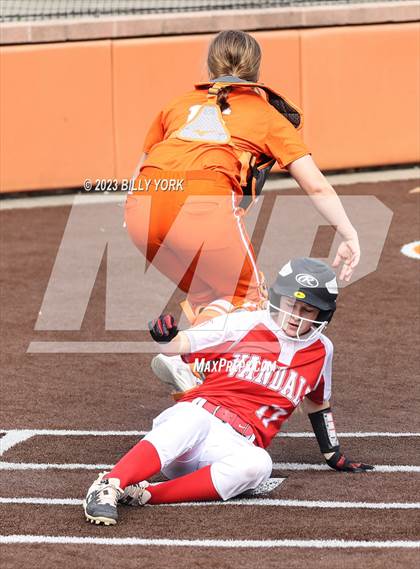 Thumbnail 3 in Mineola vs Van photogallery.