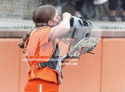 Thumbnail 2 in Mineola vs Van photogallery.