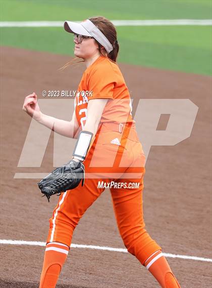 Thumbnail 2 in Mineola vs Van photogallery.