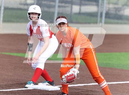 Thumbnail 1 in Mineola vs Van photogallery.