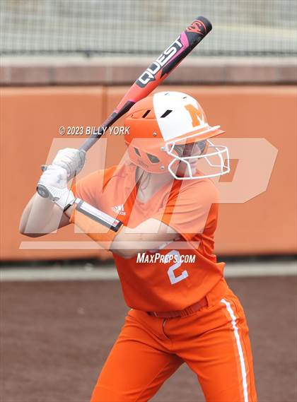 Thumbnail 2 in Mineola vs Van photogallery.