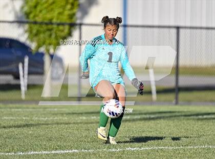 Thumbnail 1 in New Castle vs. Mississinewa (IHSAA 2A Section 24 Semifinal) photogallery.