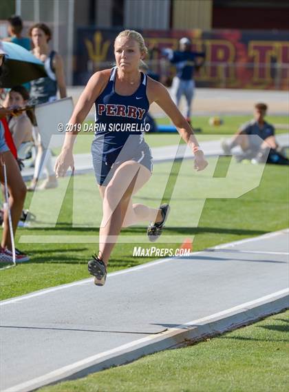 Thumbnail 2 in AIA Track Meet of Champions (Girls) photogallery.