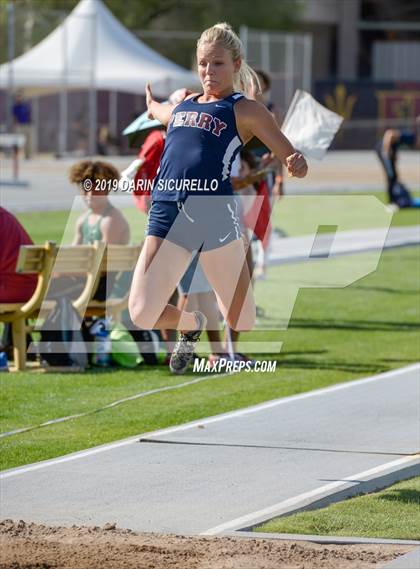 Thumbnail 3 in AIA Track Meet of Champions (Girls) photogallery.