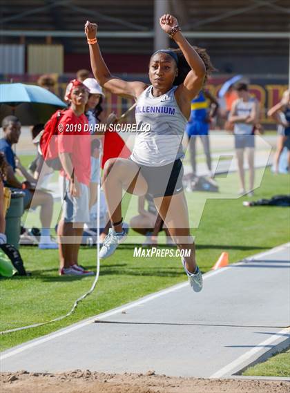Thumbnail 2 in AIA Track Meet of Champions (Girls) photogallery.
