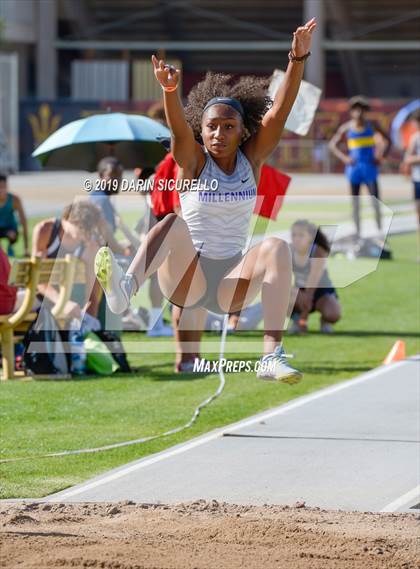 Thumbnail 3 in AIA Track Meet of Champions (Girls) photogallery.