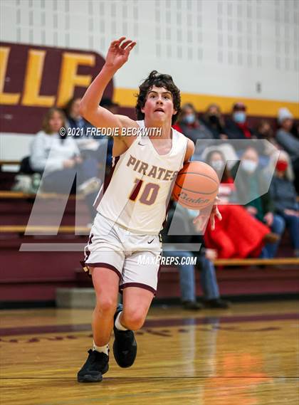 Thumbnail 2 in JV: Muenster @ Collinsville photogallery.
