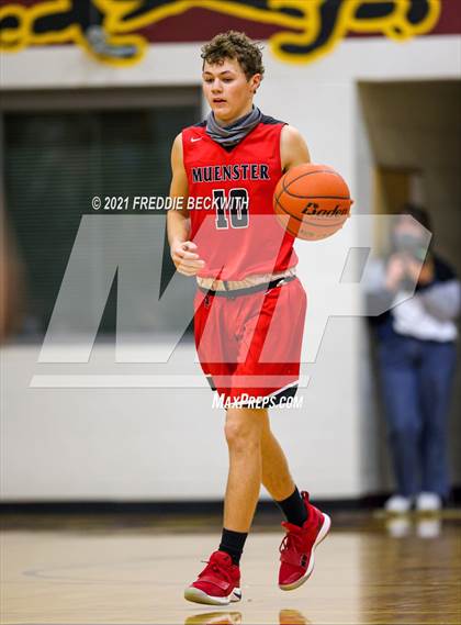 Thumbnail 3 in JV: Muenster @ Collinsville photogallery.