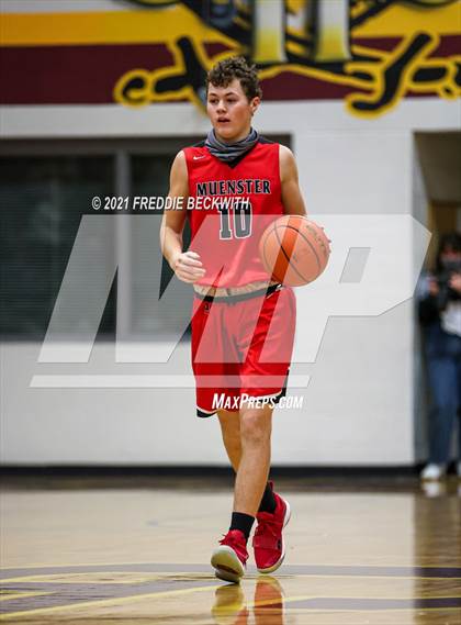 Thumbnail 3 in JV: Muenster @ Collinsville photogallery.