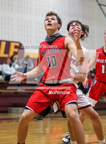Thumbnail 3 in JV: Muenster @ Collinsville photogallery.