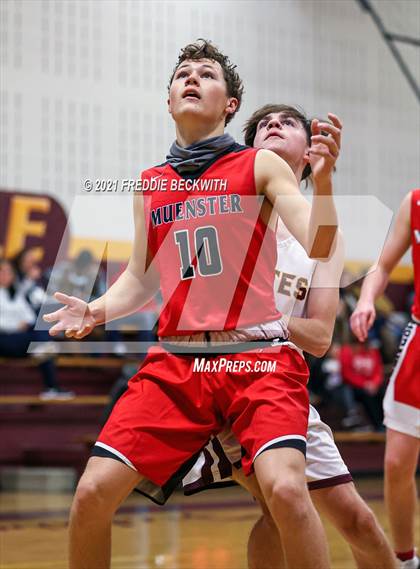 Thumbnail 2 in JV: Muenster @ Collinsville photogallery.