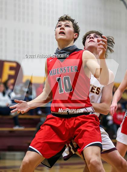 Thumbnail 1 in JV: Muenster @ Collinsville photogallery.