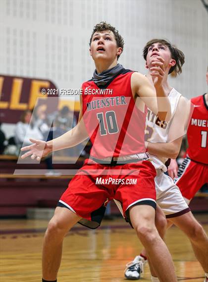Thumbnail 2 in JV: Muenster @ Collinsville photogallery.