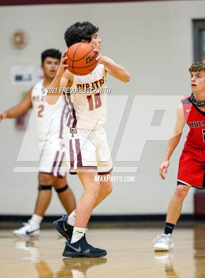 Thumbnail 1 in JV: Muenster @ Collinsville photogallery.