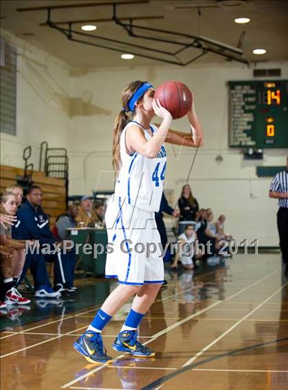 Thumbnail 2 in Agoura vs Bellarmine-Jefferson (Santa Barbara Tournament of Champions) photogallery.