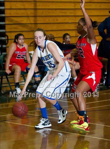 Thumbnail 1 in Agoura vs Bellarmine-Jefferson (Santa Barbara Tournament of Champions) photogallery.