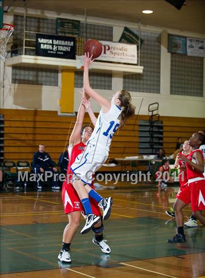 Thumbnail 3 in Agoura vs Bellarmine-Jefferson (Santa Barbara Tournament of Champions) photogallery.