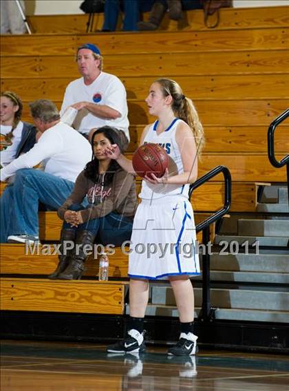 Thumbnail 2 in Agoura vs Bellarmine-Jefferson (Santa Barbara Tournament of Champions) photogallery.