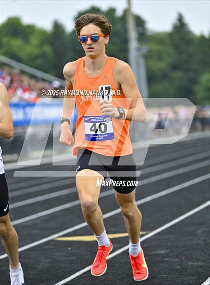 Thumbnail 2 in IHSAA Finals (1600 Meter) photogallery.