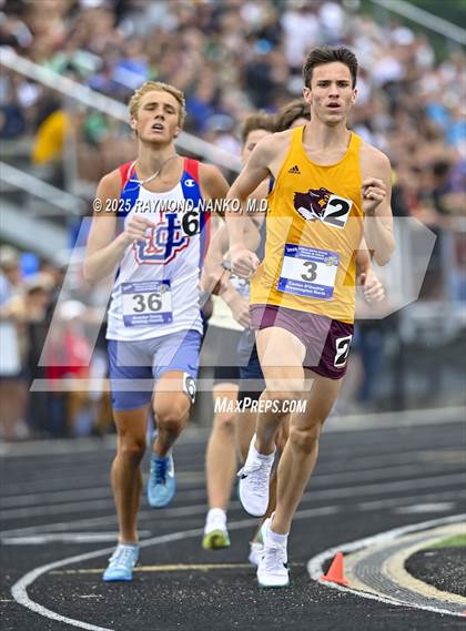 Thumbnail 1 in IHSAA Finals (1600 Meter) photogallery.