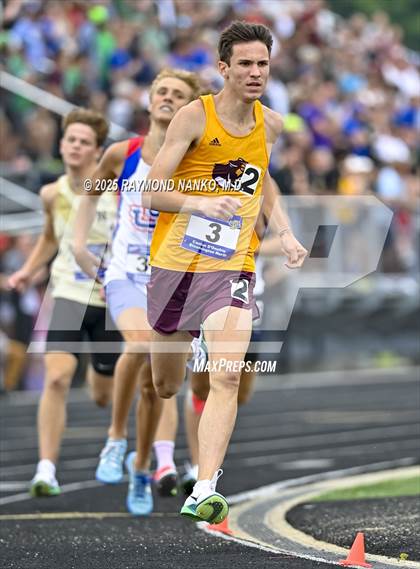 Thumbnail 2 in IHSAA Finals (1600 Meter) photogallery.