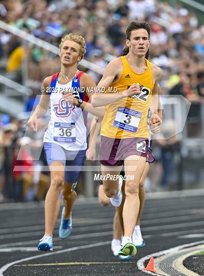 Thumbnail 1 in IHSAA Finals (1600 Meter) photogallery.