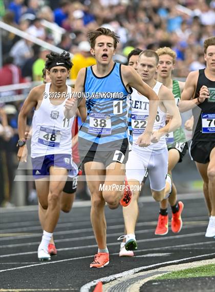 Thumbnail 2 in IHSAA Finals (1600 Meter) photogallery.