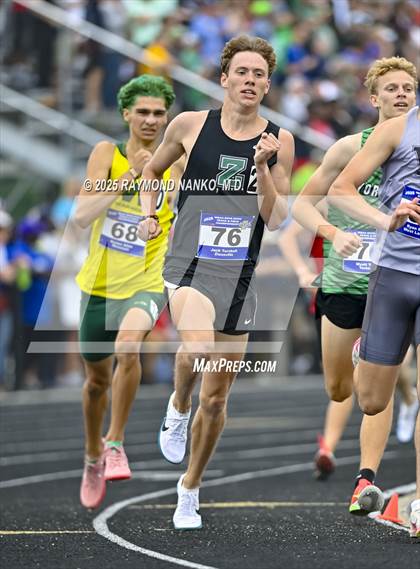 Thumbnail 1 in IHSAA Finals (1600 Meter) photogallery.