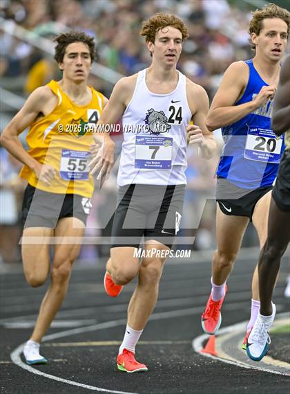 Thumbnail 1 in IHSAA Finals (1600 Meter) photogallery.