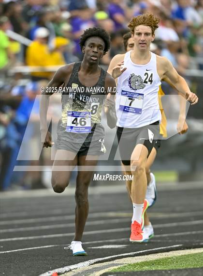 Thumbnail 1 in IHSAA Finals (1600 Meter) photogallery.