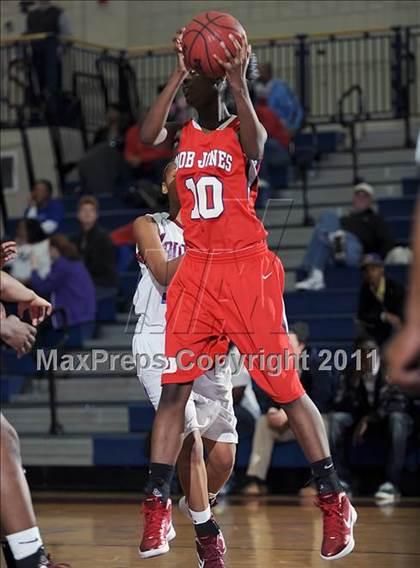 Thumbnail 2 in Bob Jones @ Huntsville photogallery.