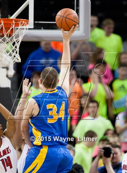 Thumbnail 2 in Newport Central Catholic vs Holmes photogallery.